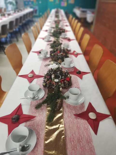 Bild Seniorenweihnachtsfeier_Klasse 8